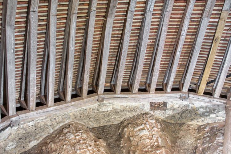 Eglise Saint-Georges [Souancé-au-Perche - 28378] : Charpente du choeur, vue des pieds de fermes et des voûtes maçonnées