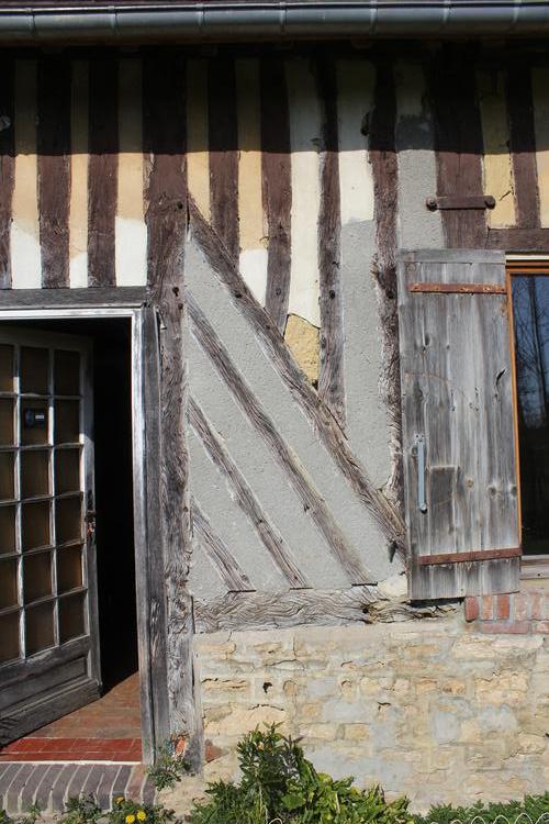 La Cour Gougy [Mézidon Vallée d'Auge - 14431] : Logis, façade sud : détail d’un pan avec écharpes