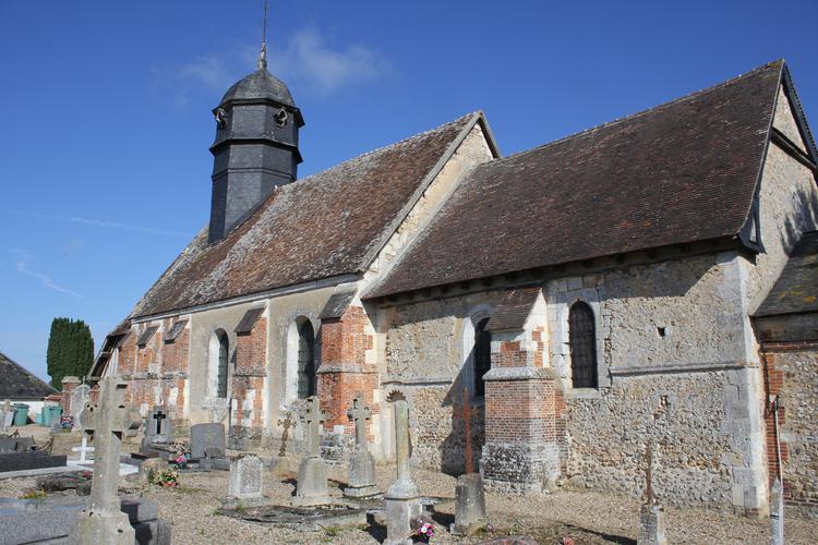 Église Saint-Cyr et Sainte-Julitte [Brétigny - 27113] : Vue de l’église Saint-Cyr et Sainte-Julitte depuis le cimetière