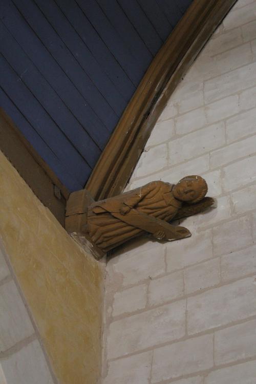 Église Notre-Dame [Basseux - 62085] : Ange sculpté au droit de la ferme la plus à l’est [côté nord]