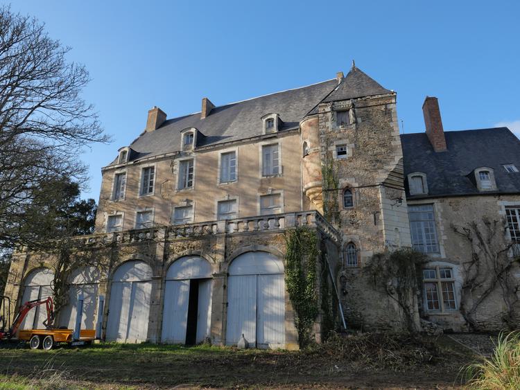 Château de Huillé [Huillé-Lézigné - 49174] : Logis central, vue générale depuis le sud<br/>© 2022 - SDA Maine-et-Loire / HUNOT, Jean-Yves