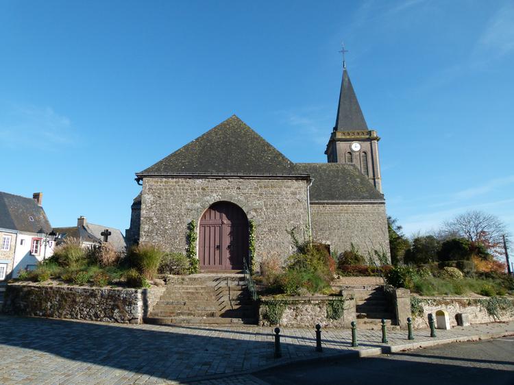 Église Saint-Martin [Châtillon-sur-Colmont - 53064] : Vue générale depuis l’ouest<br/>© 2016 - Conseil départemental de la Mayenne / FOISNEAU, Nicolas