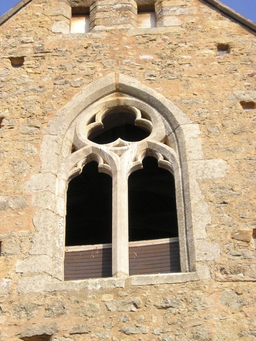 Manoir de la Cour [Asnières-sur-Vègre - 72010] : Fenêtre à remplages du pignon ouest<br/>© Association Patrimoine d’Asnières