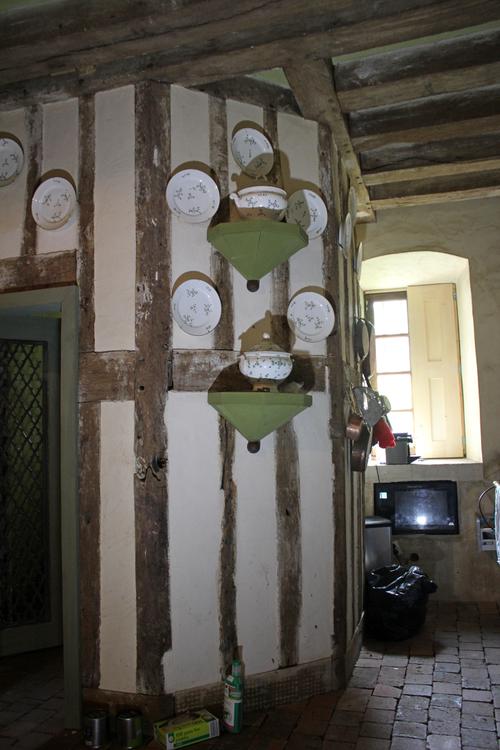 Manoir du Pont [Beaumont-sur-Dême - 72027] : Logis, cage d’escalier nord-ouest : pans de bois du rez-de-chaussée